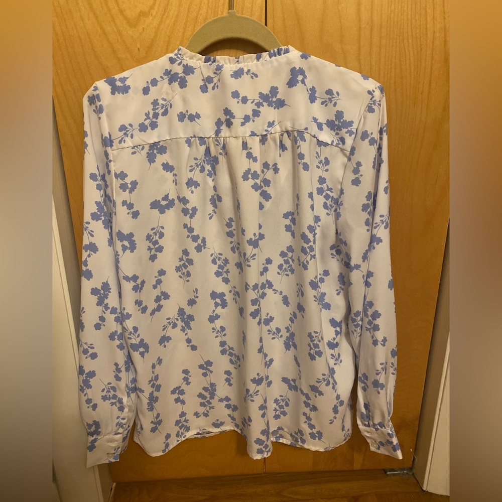 Ann Taylor Ruffle Blouse size Medium - Picture 4 of 5